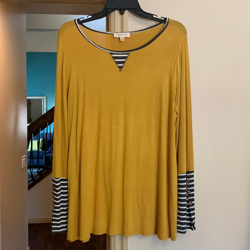 NWOT Hailey & Co. - L mustard and grey striped accent long sleeved top